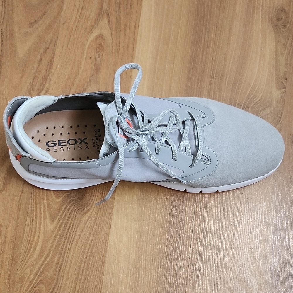Geox Men's Light Gray and White Sneakers